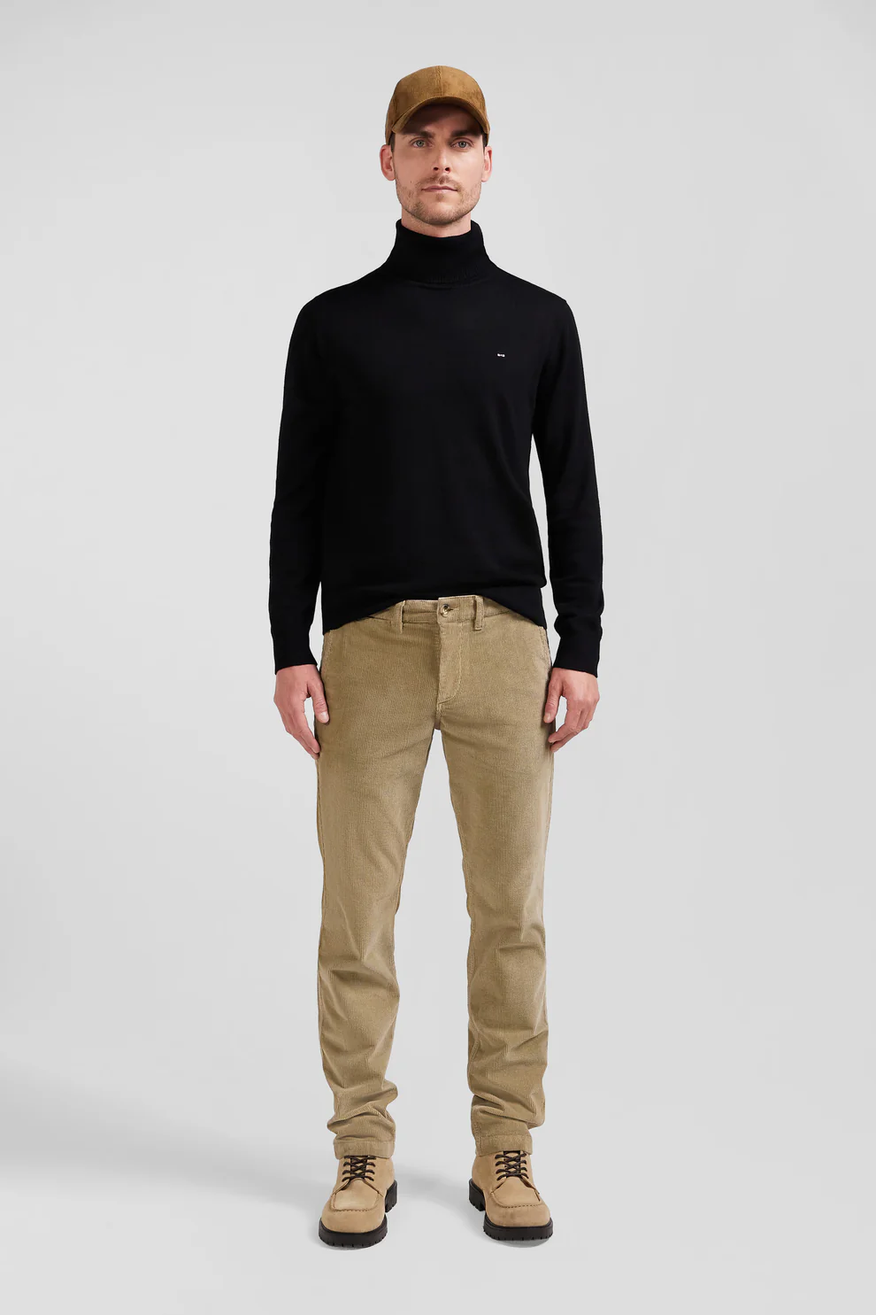 Featured image for “Pantalon chino en coton velours stretch chanvre coupe Regular Eden Park”