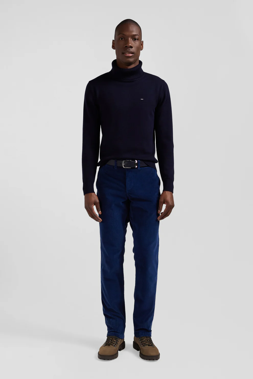 Featured image for “Pantalon chino en coton velours stretch bleu coupe Regular Eden Park”