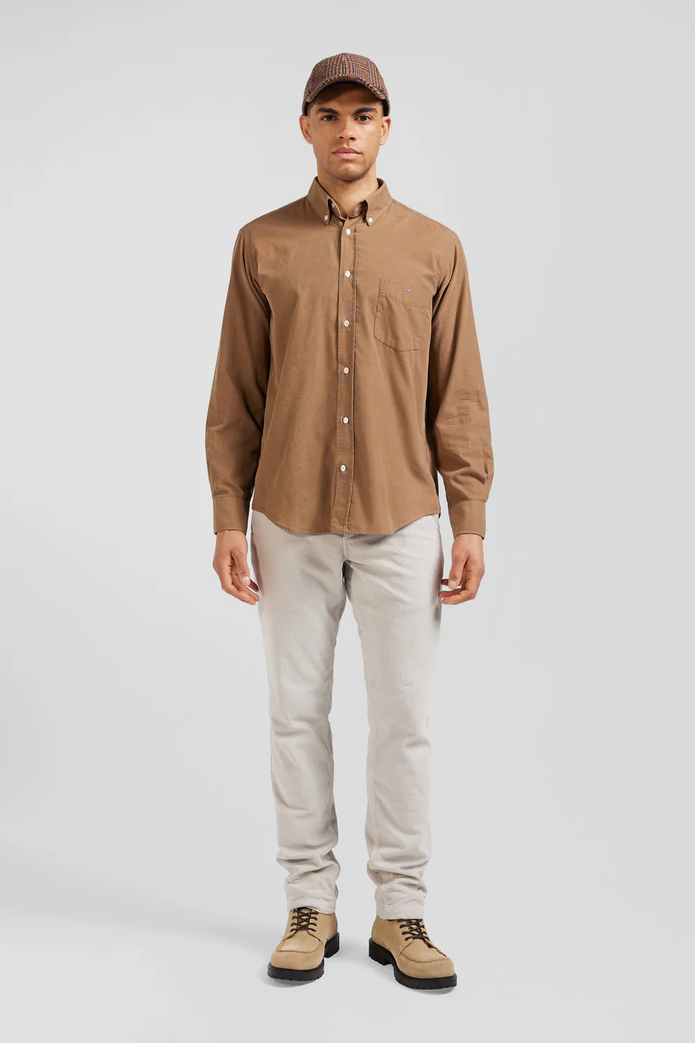 Featured image for “Chemise en coton uni camel col boutonné et poche poitrine coupe Regular Eden Park”