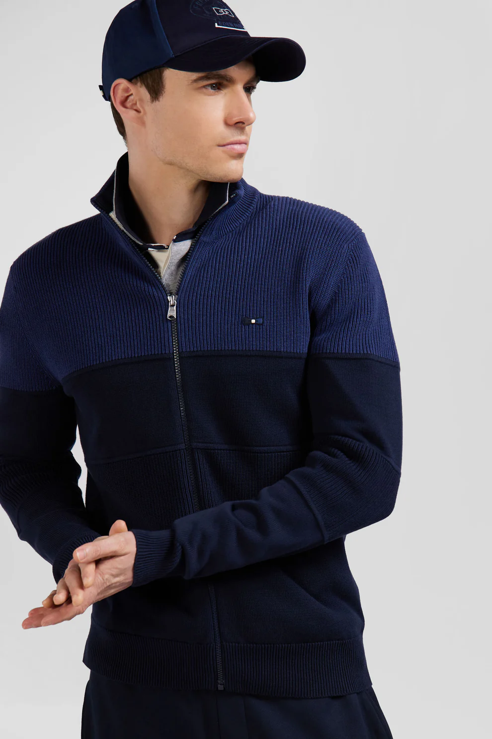 Featured image for “Cardigan zippé à col montant marine et bleu en coton Eden Park”