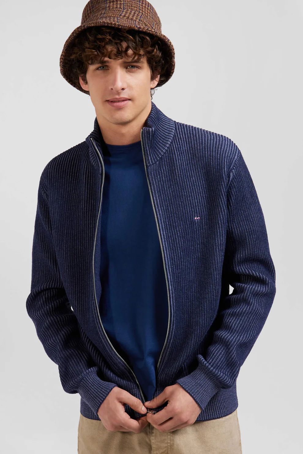 Featured image for “Cardigan zippé en laine et coton bleu marine coupe Regular Eden Park”