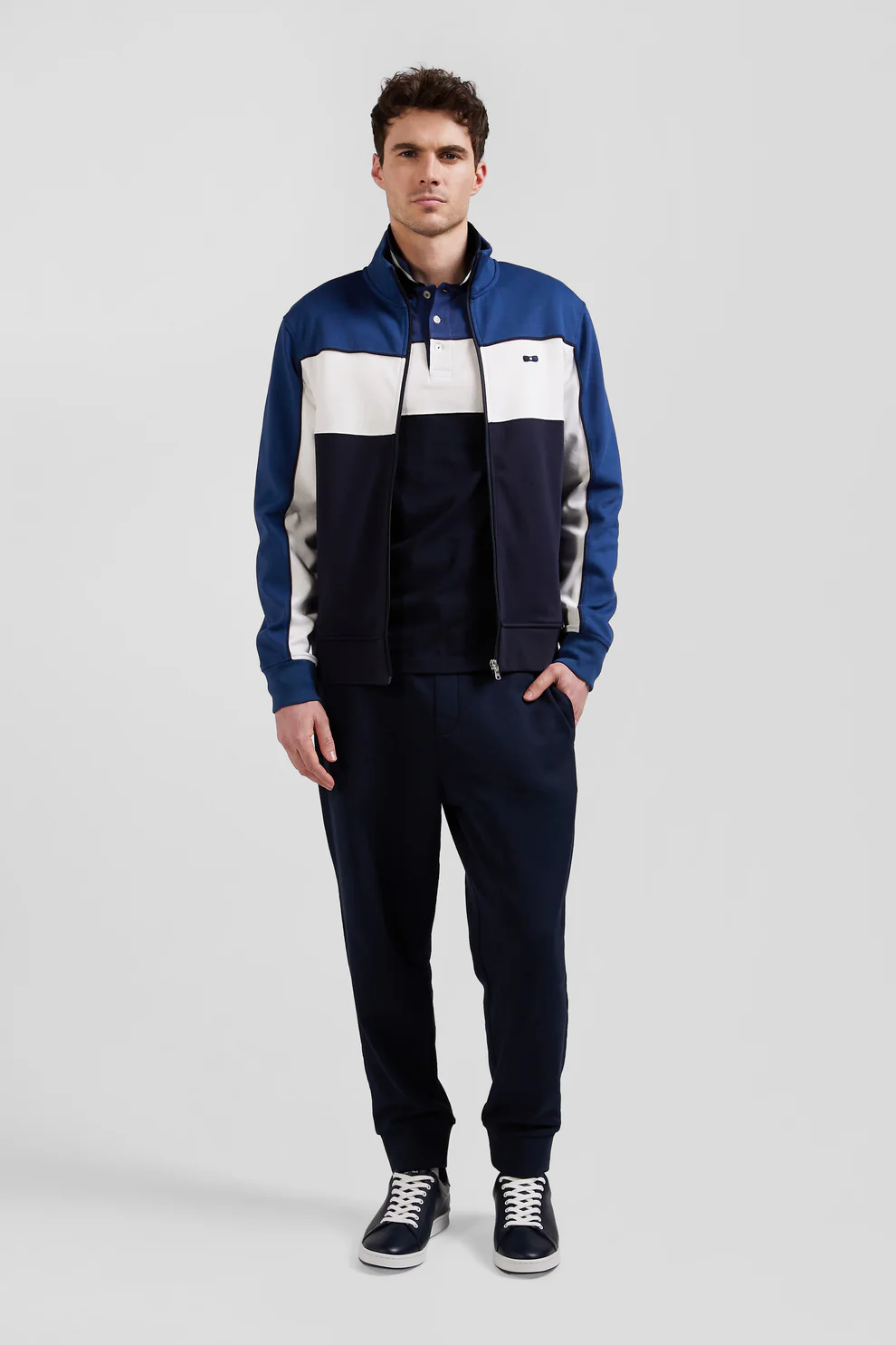 Featured image for “Sweatshirt zippé tricolore en coton mélangé bleu coupe Regular Eden Park”