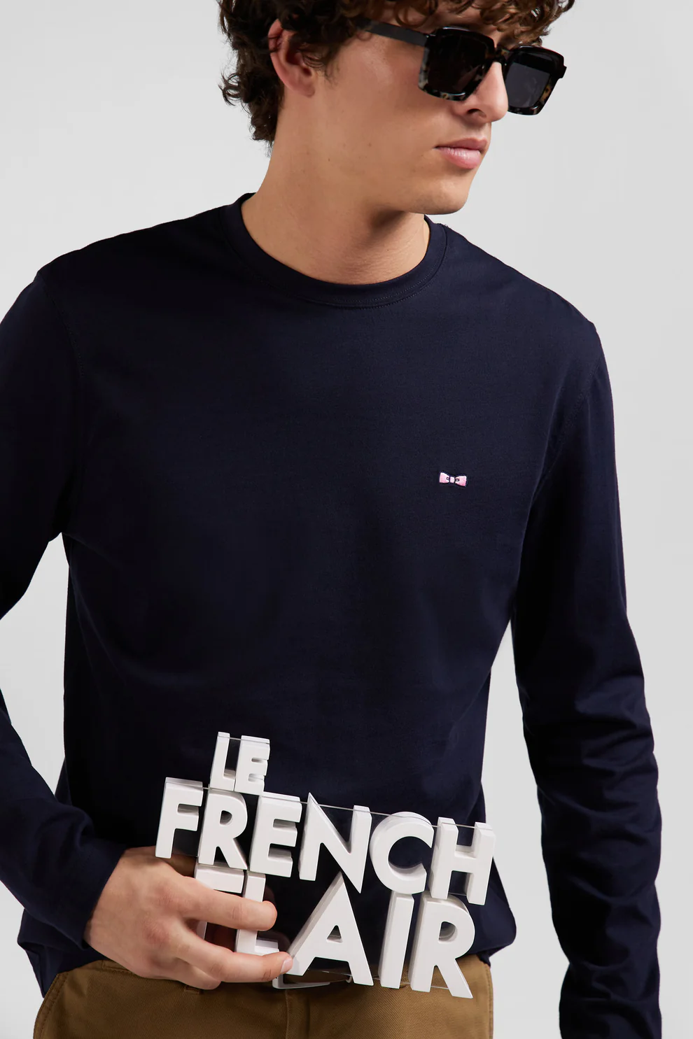 Featured image for “T-shirt manches longues en coton bleu marine broderie dos coupe Regular Eden Park”