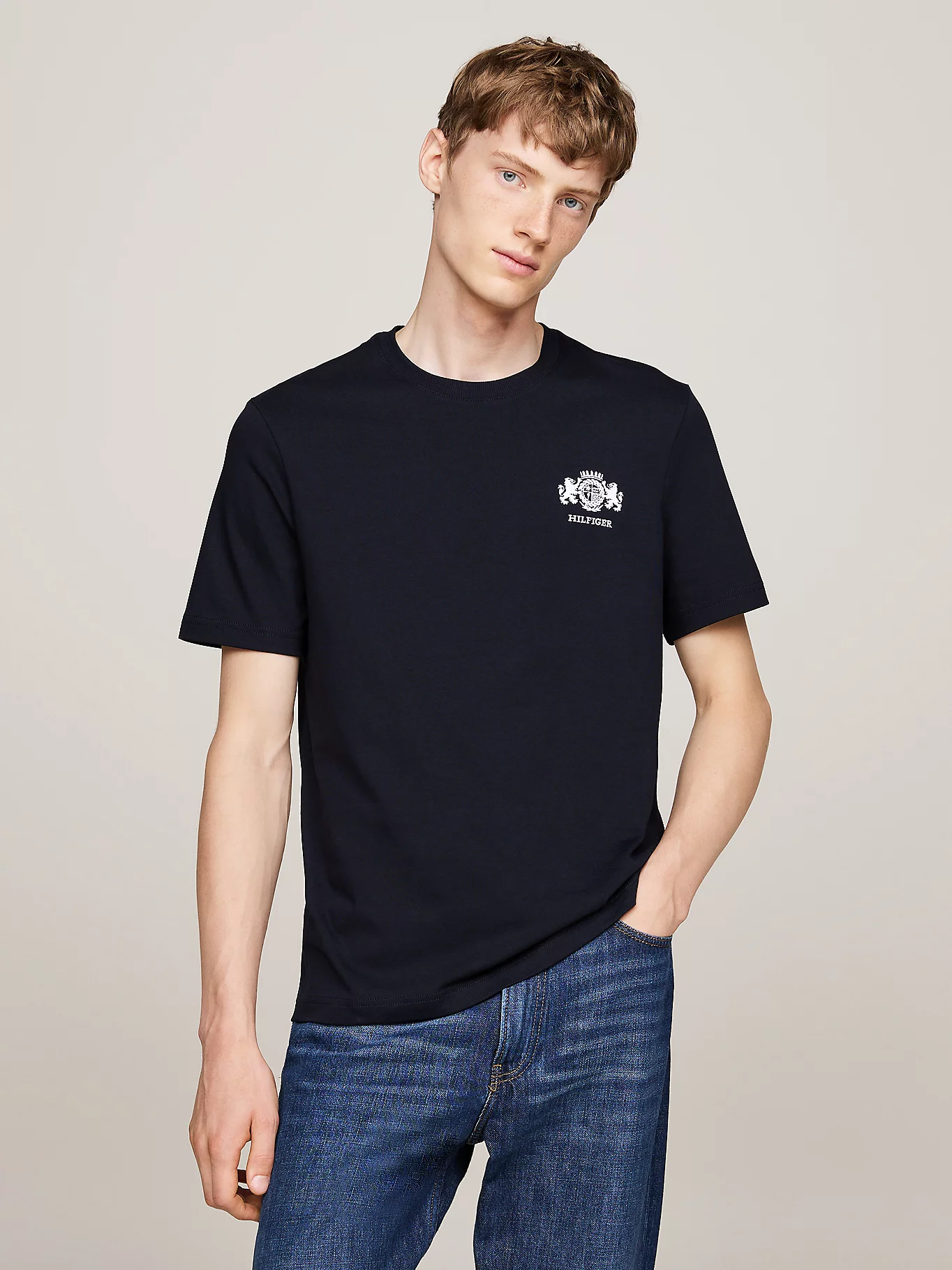 Featured image for “T-shirt à logo brodé Tommy Hilfiger”