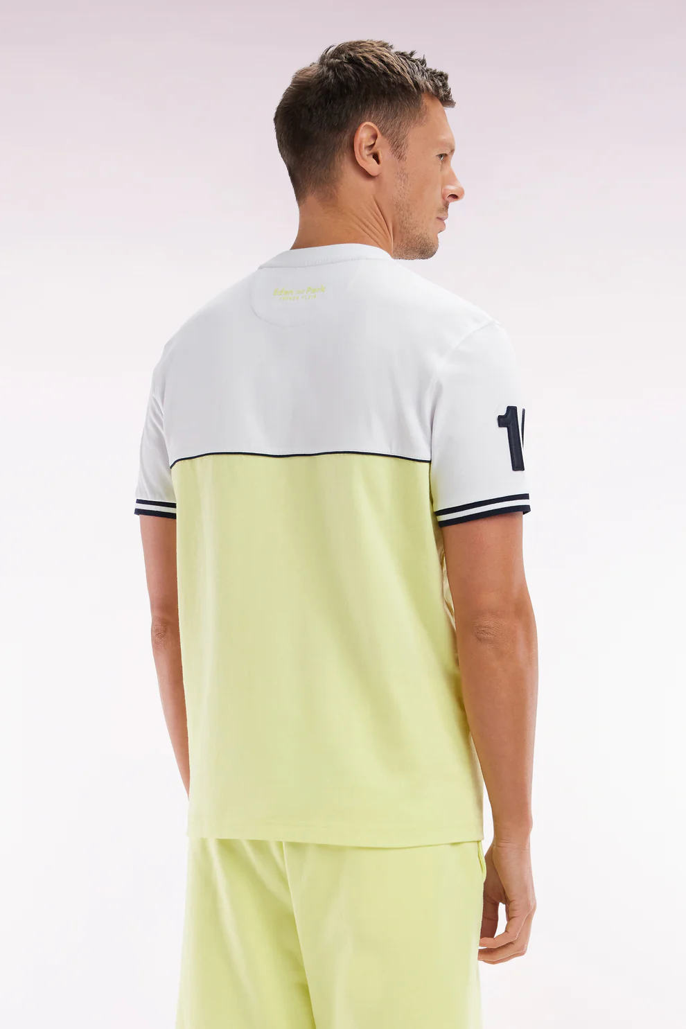 Featured image for “T-shirt bicolore en coton jaune coupe décontractée Eden Park”