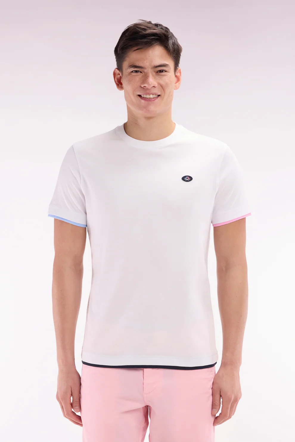 Featured image for “T-shirt uni en coton blanc bordures de manches colorées coupe droite Eden Park”