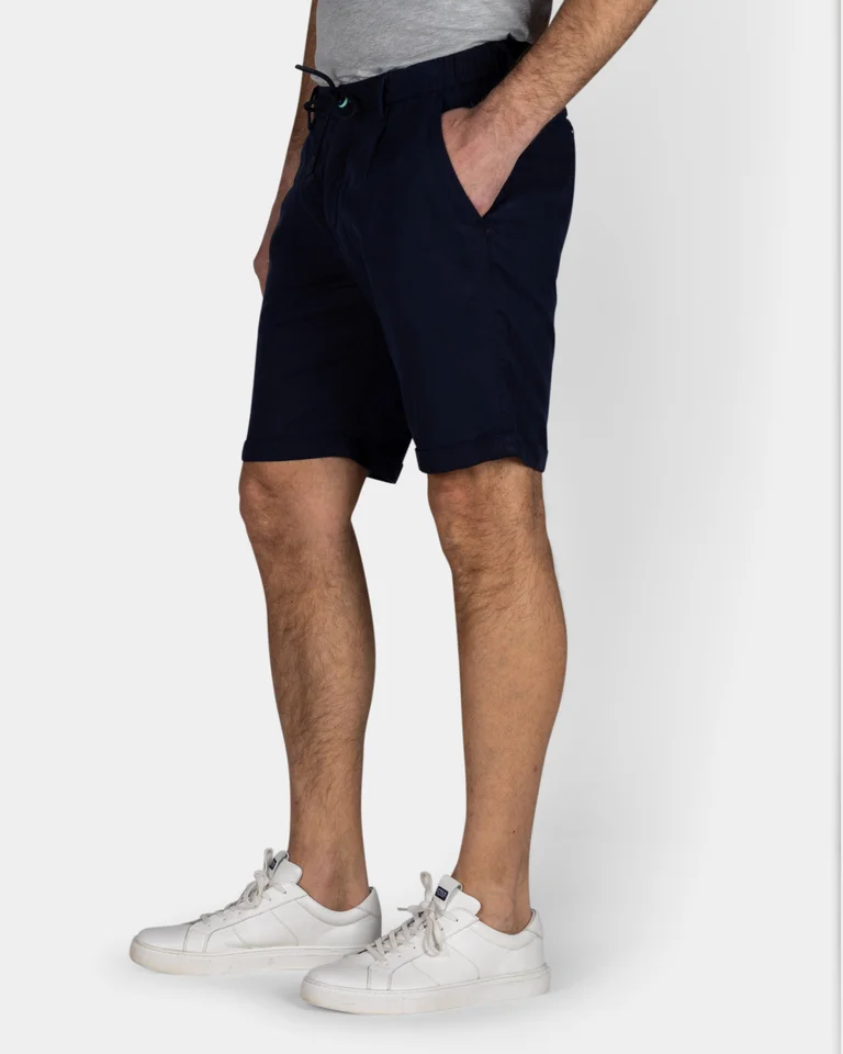 Featured image for “Short chino bleu marine avec stretch NZA”