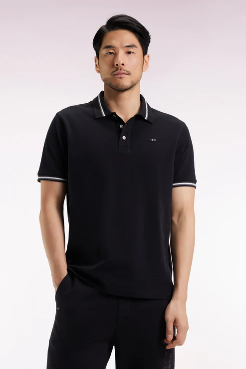 Featured image for “Polo manches courtes en coton noir détails rayés coupe ample Eden Park”