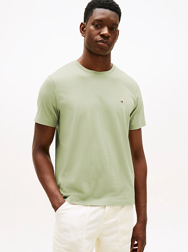 Featured image for “T-shirt à col ras-du-cou et drapeau brodé Tommy Hilfiger”
