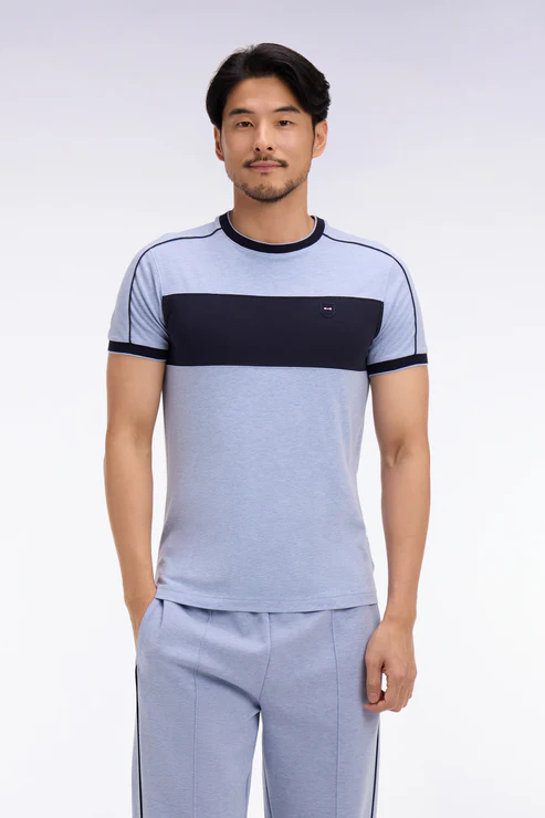 Featured image for “T-shirt à manches courtes en coton stretch bleu ciel à découpes coupe slim Eden Park”