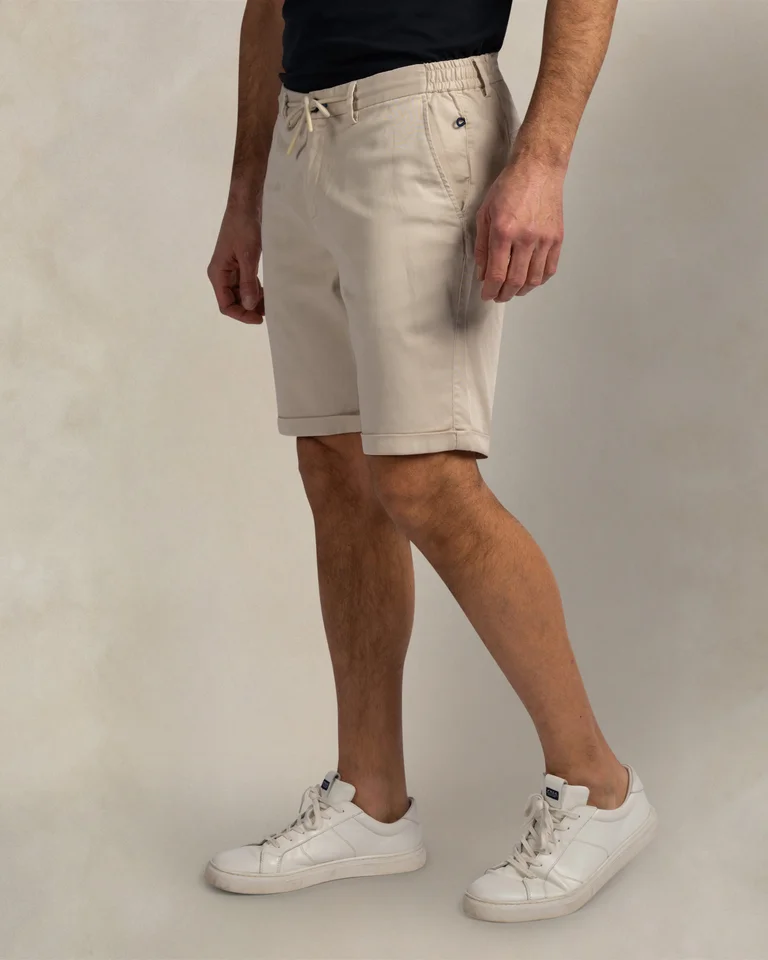 Featured image for “Bermuda chino extensible écru Nza”