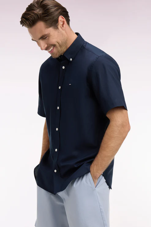 Featured image for “Chemise à manches courtes en coton marine broderie dos Eden Park”