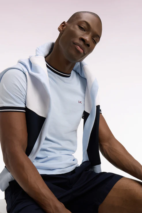 Featured image for “T-shirt à manches courtes en coton bleu ciel brodé coupe regular Eden Park”