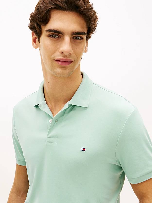 Featured image for “Polo en coton fluide à drapeau brodé Tommy Hilfiger”