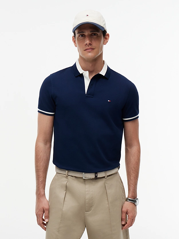 Featured image for “Polo coupe standard à motif colour-block Tommy Hilifiger”