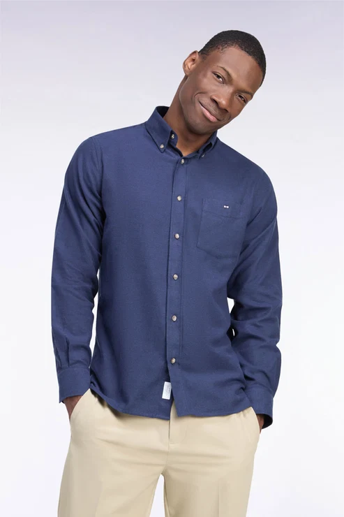 Featured image for “Chemise unie en coton marine coupe droite Eden Park”