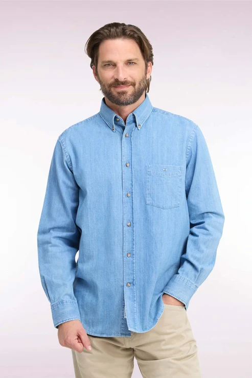 Featured image for “Chemise en denim ciel coupe droite Eden Park”