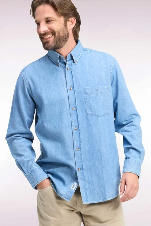 Featured image for “Chemise en denim ciel coupe droite Eden Park”