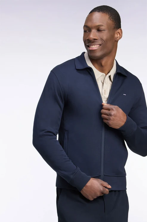 Featured image for “Sweatshirt zippé à col polo en coton marine coupe droite Eden Park”