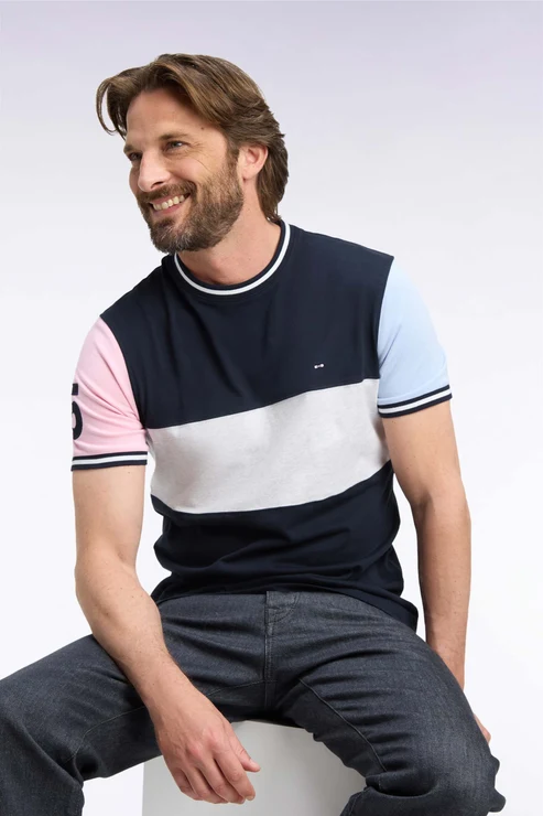 Featured image for “T-shirt manches courtes en coton marine à découpes contrastées coupe droite Eden Park”