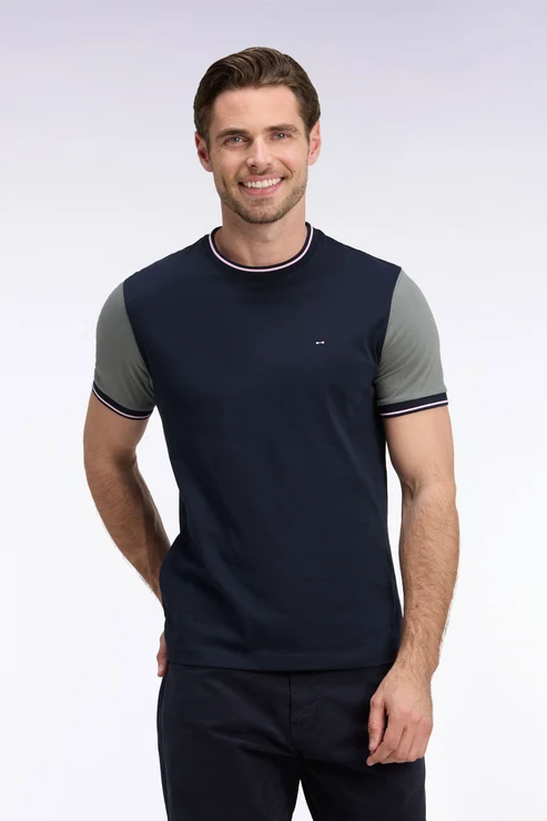 Featured image for “T-shirt manches courtes marine à manches vert olive coupe droite Eden Park”