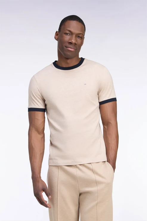 Featured image for “T-shirt manches courtes en coton beige bords-côtes marine coupe droite Eden Park”