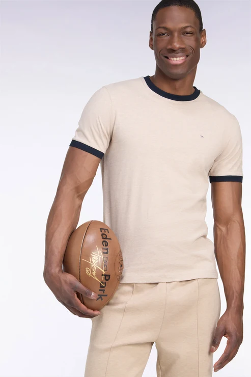 Featured image for “T-shirt manches courtes en coton beige bords-côtes marine coupe droite Eden Park”