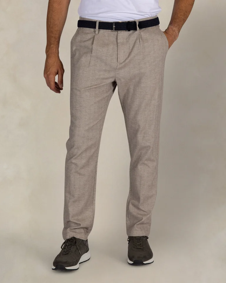 Featured image for “Chino extensible à chevrons écru wellington Nza”