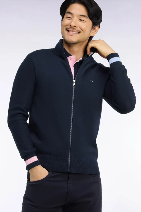 Featured image for “Cardigan zippé en coton marine dos brodé coupe droite Eden Park”