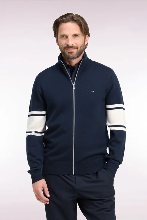 Featured image for “Cardigan zippé en laine mérinos marine à manches rayées coupe droite Eden Park”