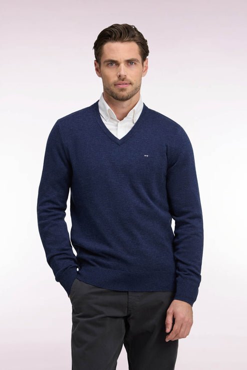 Featured image for “Pull col V en laine et coton bleu coupe droite Eden Park”