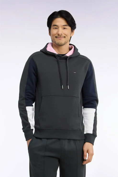 Featured image for “Sweatshirt à capuche en coton kaki à découpes de manches coupe droite Eden Park”