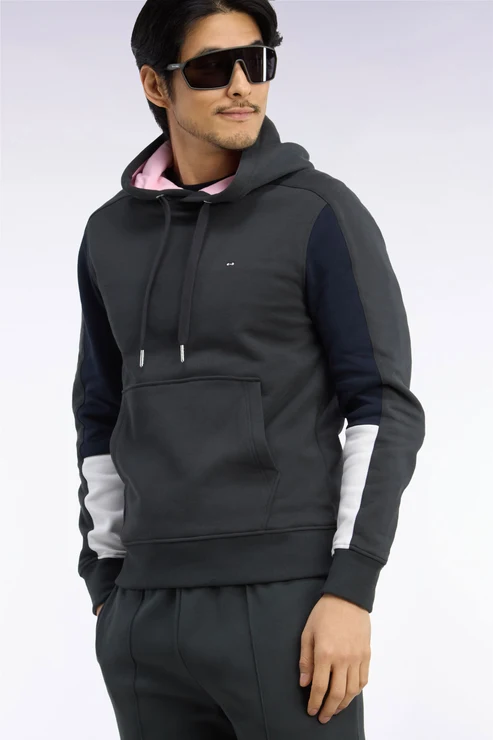 Featured image for “Sweatshirt à capuche en coton kaki à découpes de manches coupe droite Eden Park”