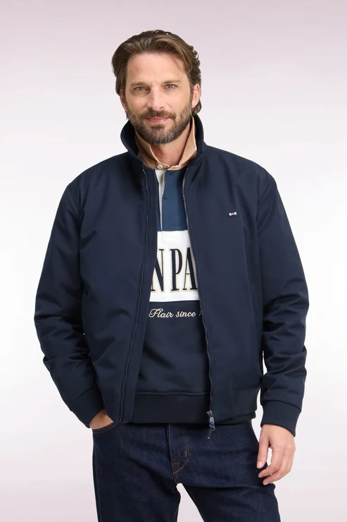 Featured image for “Blouson en nylon marine à bords-côtes coupe droite Eden Park”