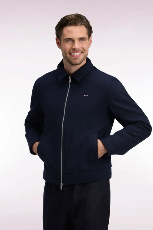 Featured image for “Blouson en flanelle ouatinée marine coupe droite Eden Park”